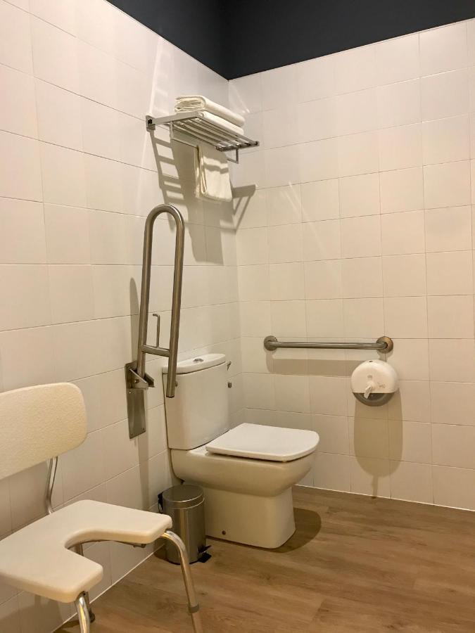 Triple Room Private Bathroom,1661141528:JPEG